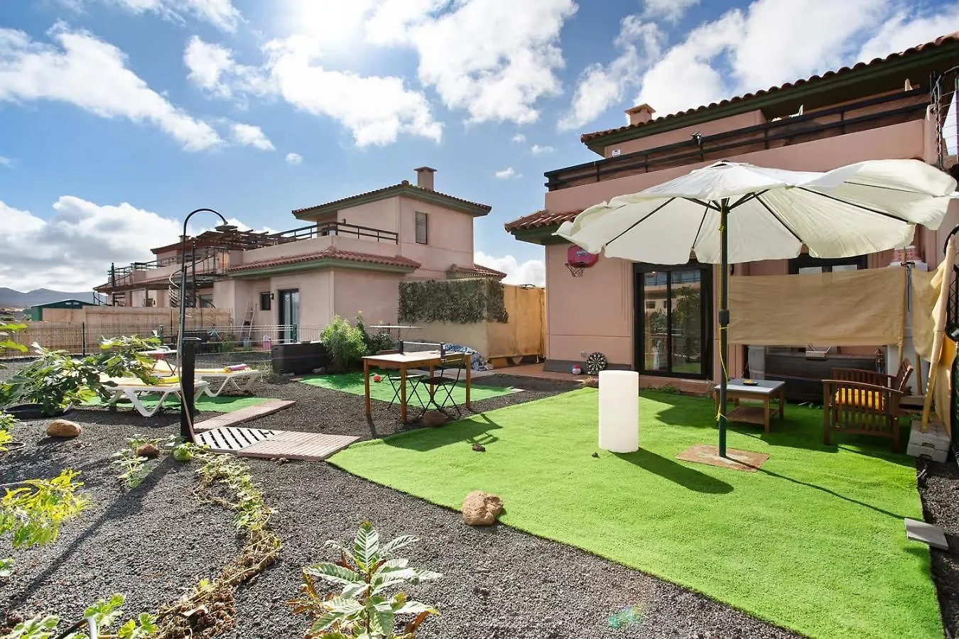 Villa Amadeus La Oliva 0*,